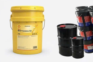 Các loại dầu máy nén khí phổ biến dạng xô và thùng phuy: Dầu Daphne của Idemitsu, Shell Corena S3 và các thùng dầu US Lube xếp chồng