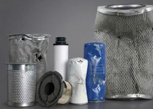 Hình ảnh lọc tách dầu máy nén khí giả bị móp méo và thủng lõi do không chịu được áp suất vận hành