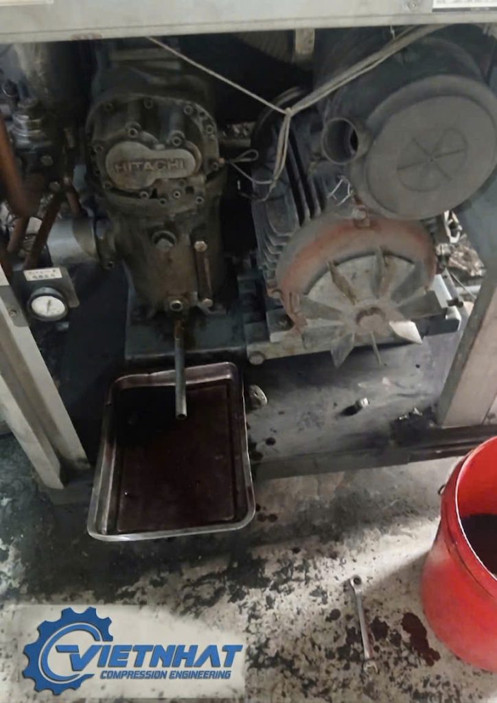 Quy trình xả dầu bảo dưỡng định kỳ cho máy nén khí trục vít Hitachi