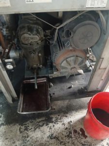 Quy trình xả dầu bảo dưỡng định kỳ cho máy nén khí trục vít Hitachi